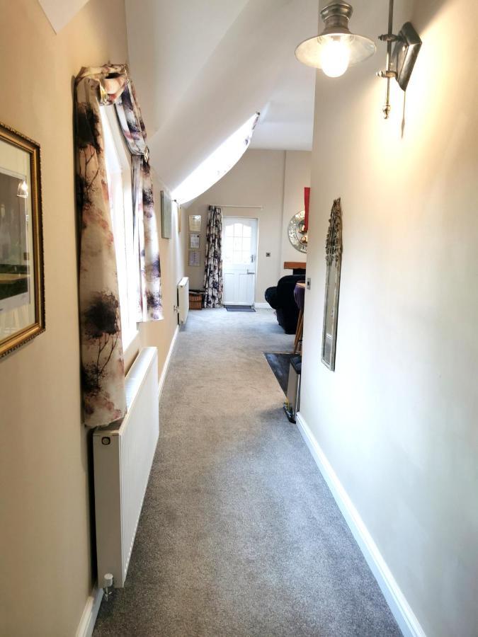 The Coach House Apartment At Cefn Tilla Court, Usk Εξωτερικό φωτογραφία